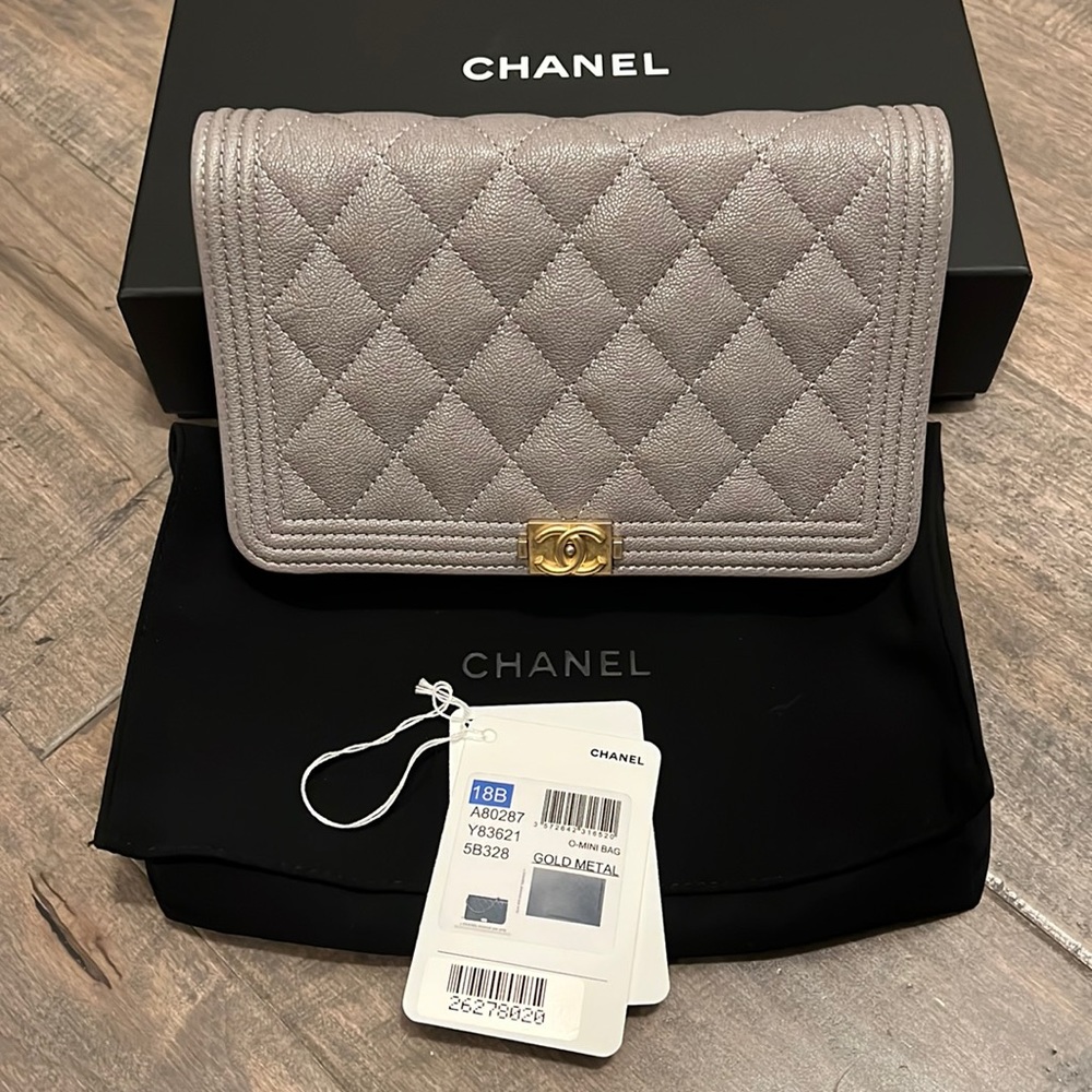 Brand New 100% Authentic Gray Chanel Wallet on Chain